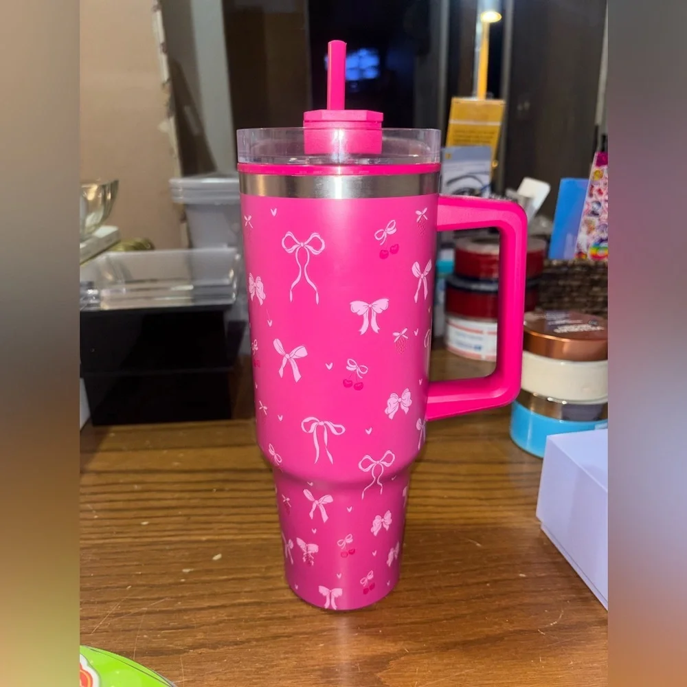 🎀 40oz Pink Bows Tumbler
